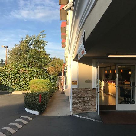 Cherry Orchard Inn Сънивейл Екстериор снимка