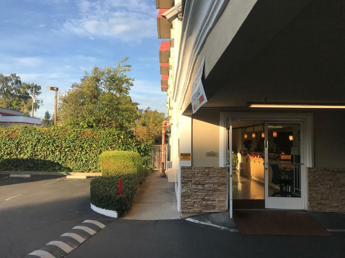 Cherry Orchard Inn Сънивейл Екстериор снимка